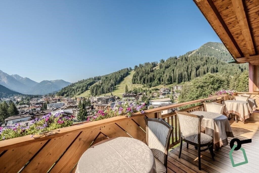 Фото Hotiday Room Collection Campiglio Pradalago 4*