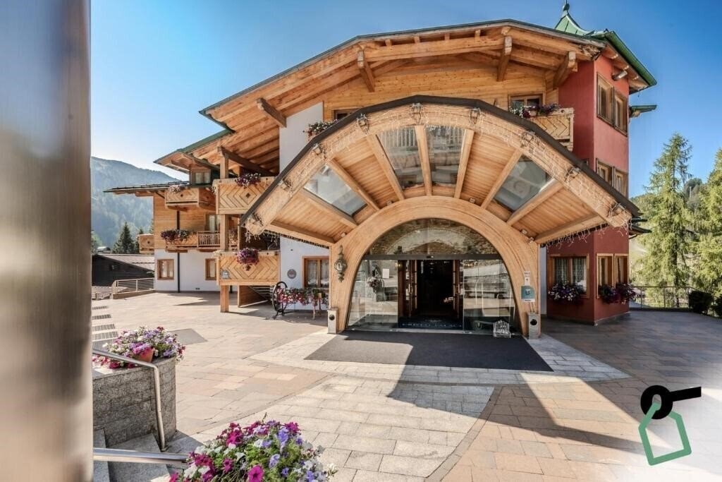 Картинка Hotiday Room Collection Campiglio Pradalago 4*