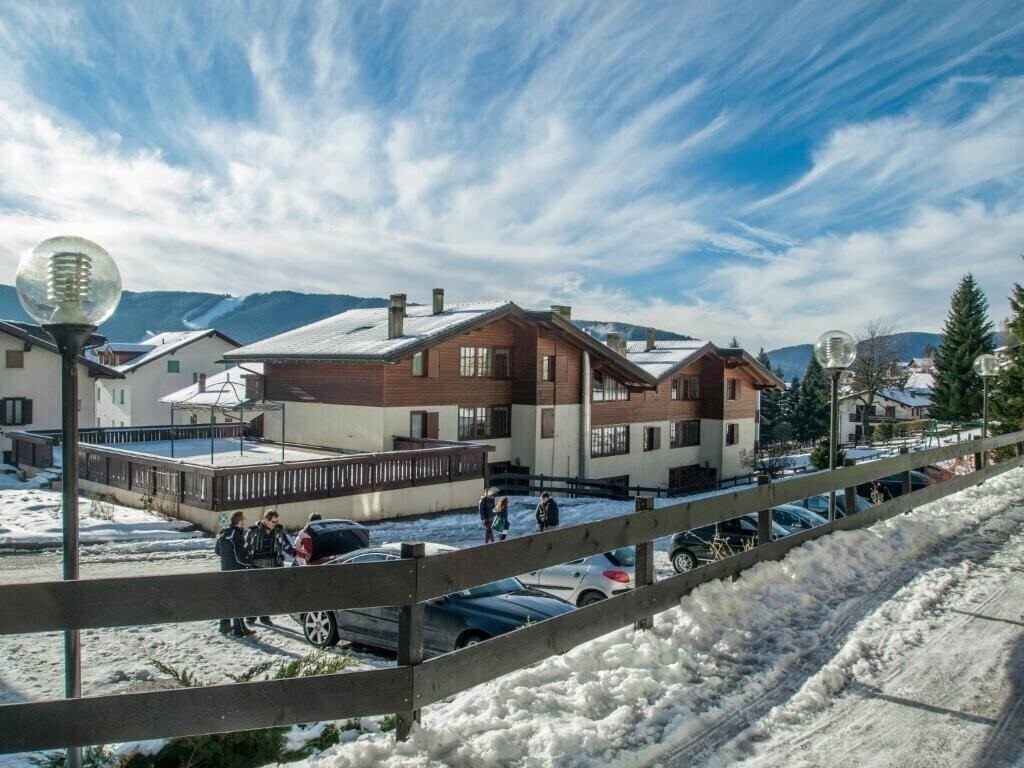 Готель Villaggio Nevada Hotel 3*
