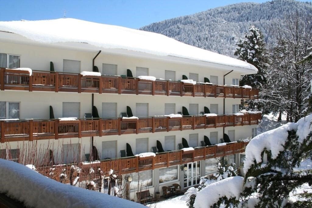 Готель Miralago Molveno (Adults Only) 3*