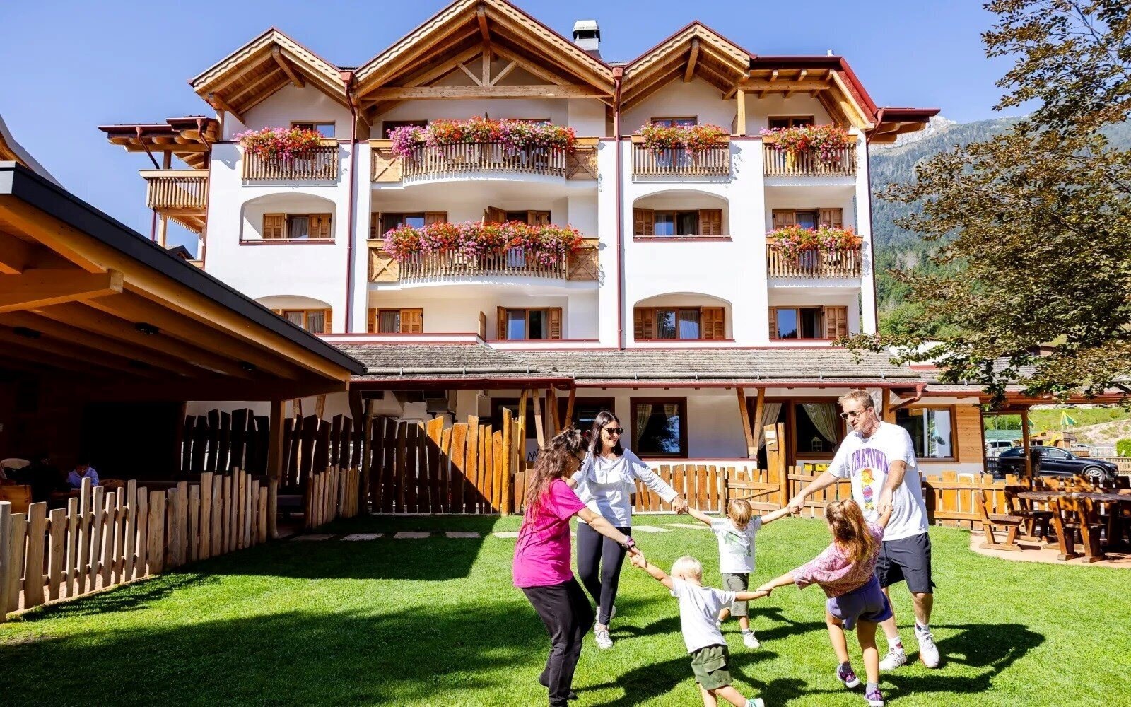 Отель Ambiez Suite Hotel Family & Wellness Andalo 3*