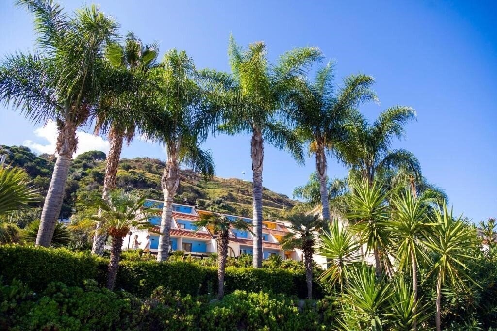 Отель Tropis Hotel 4*