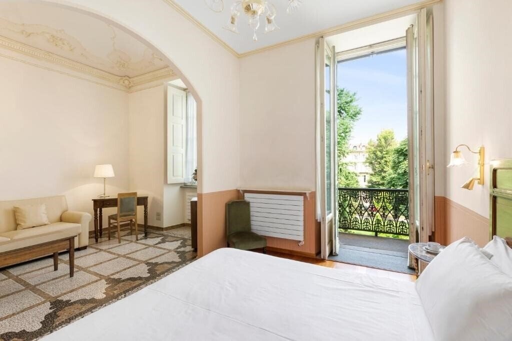 Отель Hotel Roma e Rocca Cavour 3*