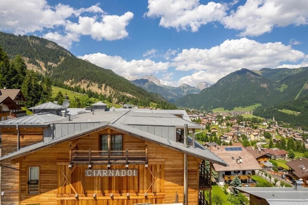 Отель Design & Suite Hotel Ciarnadoi 4*