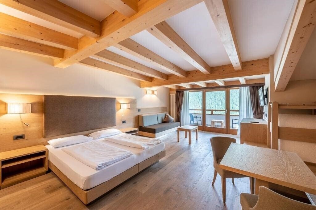 Фото Design & Suite Hotel Ciarnadoi 4*