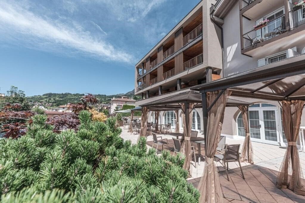 Готель Bellavista Hotel (Cavalese) 4*
