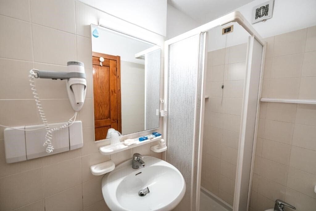 Фотографія Renzi 3*