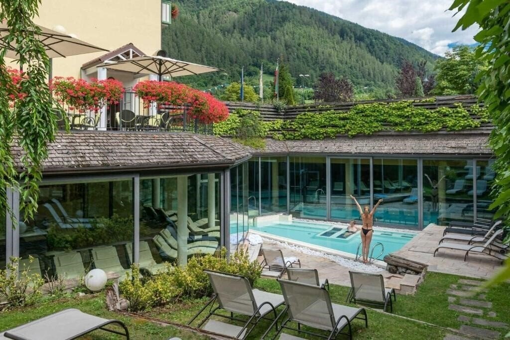 Отель Alp Holiday Dolomiti (Dimaro) 4*
