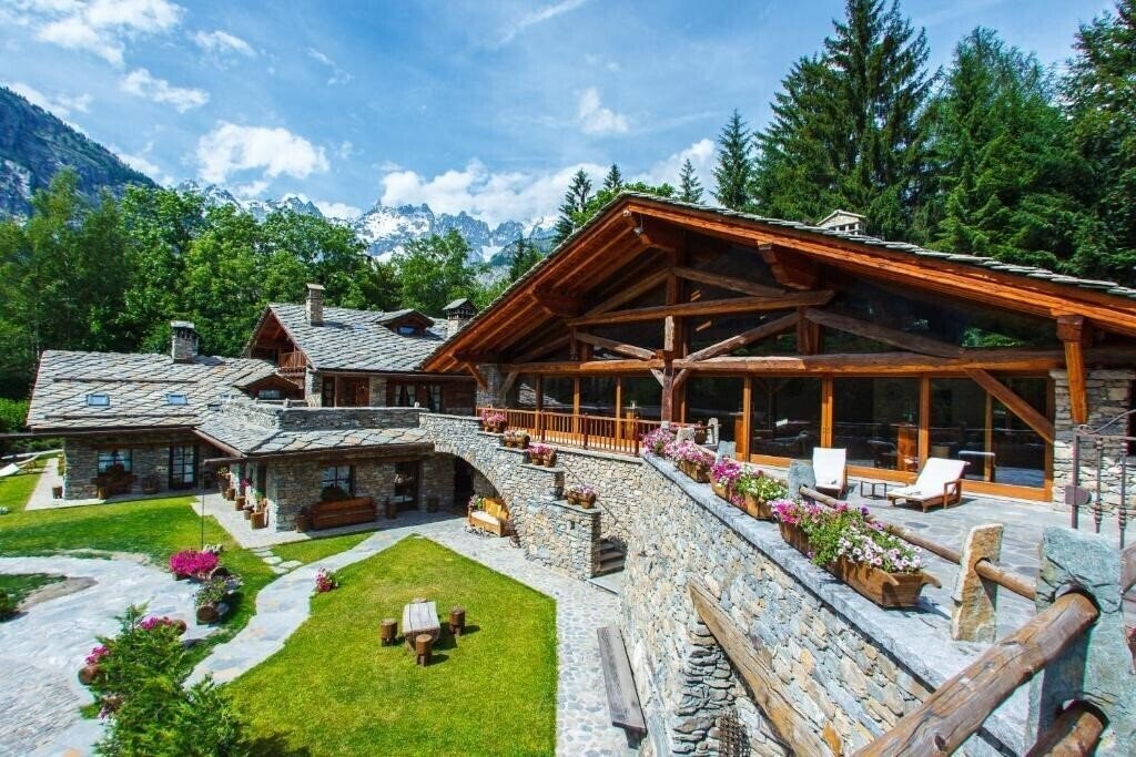 Готель Au Coeur Des Neiges Chalet Resort 4*