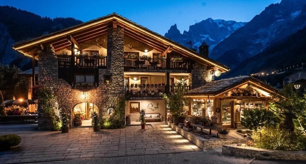 Готель Auberrge De La Maison 5*