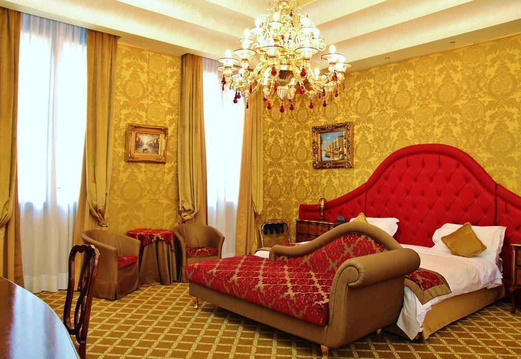 Отель Pesaro Palace 4*