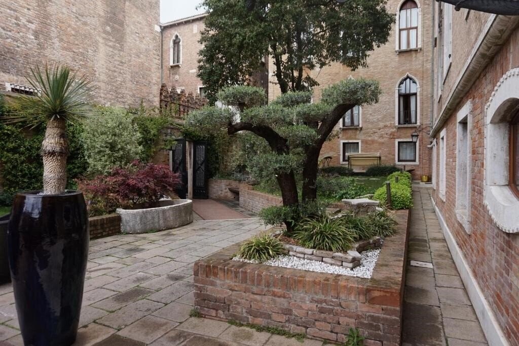 Зображення Pesaro Palace 4*