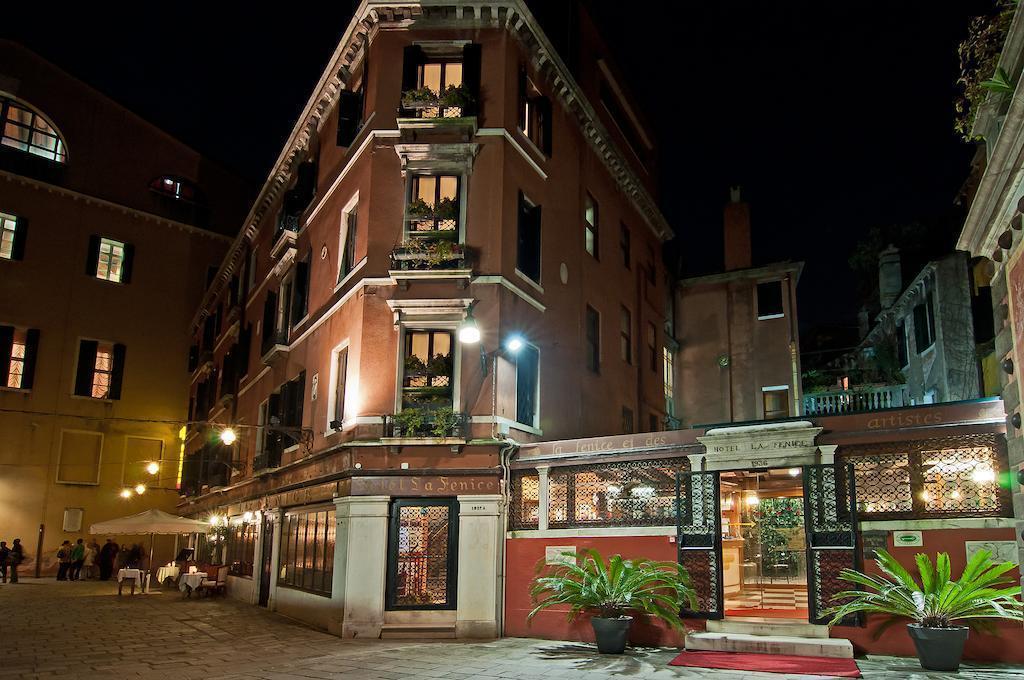 Готель La Fenice Et Des Artistes 4*