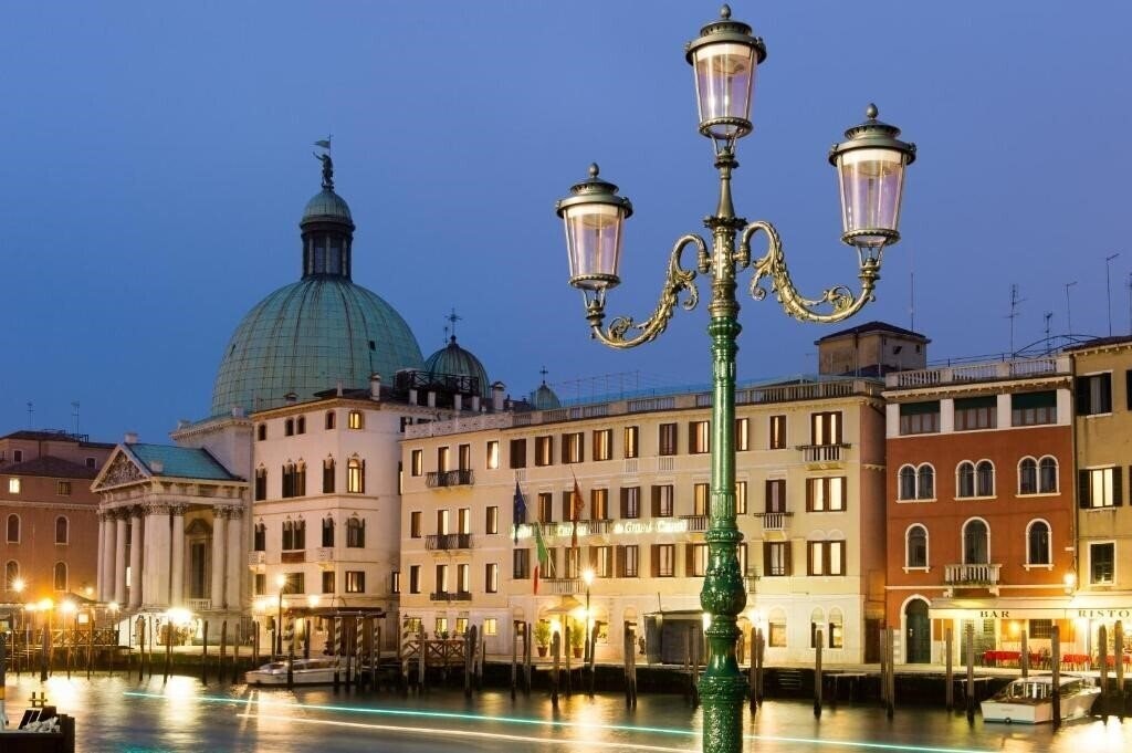 Готель Carlton & Grand Canal 4*