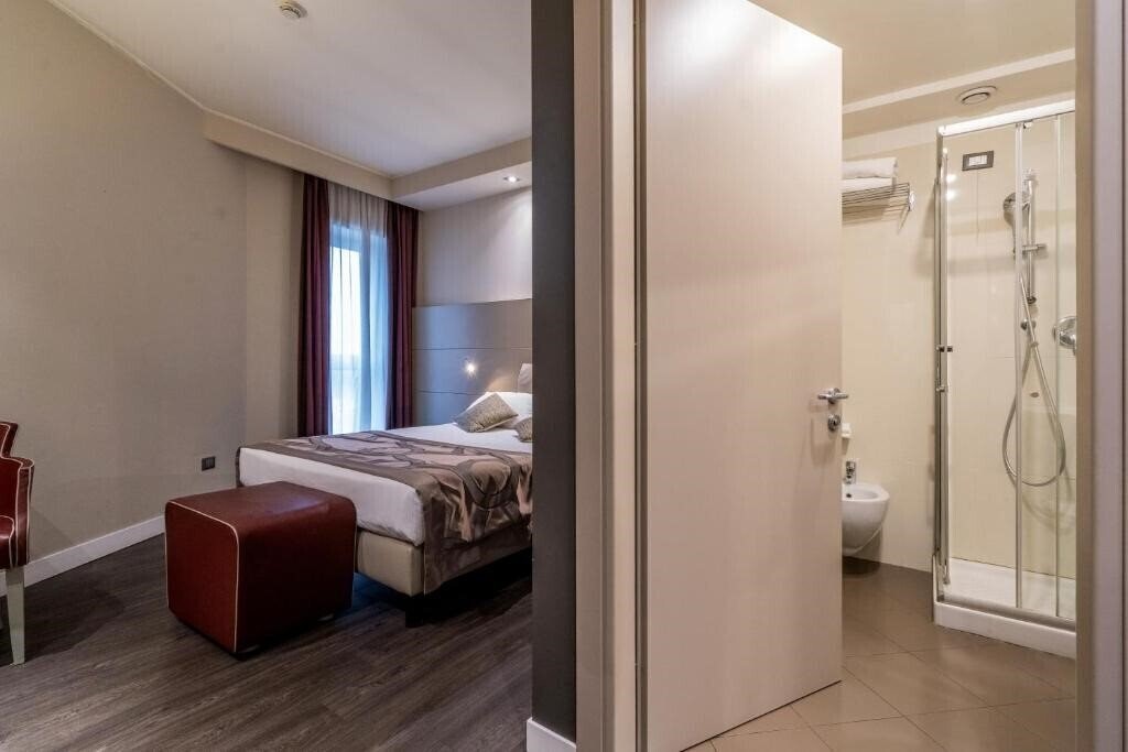 Фото Holiday Smart Hotel 4*
