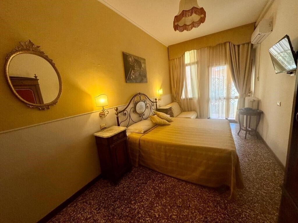 Фото Fontana Hotel 3*