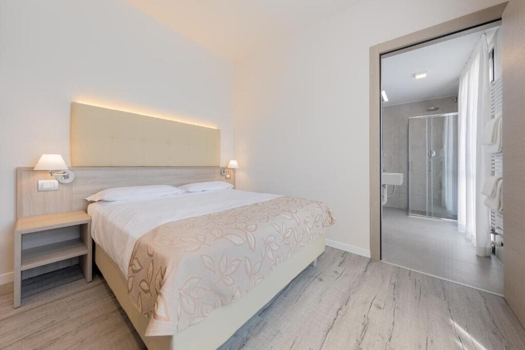 Отель Hotel Delfino Venezia Mestre 4*