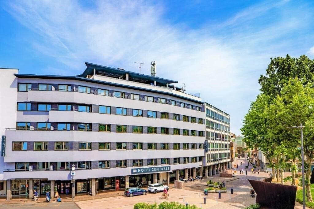 Отель Centrale Hotel 3*