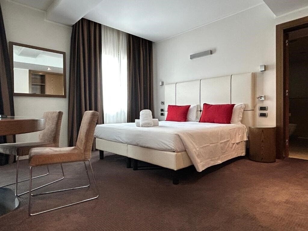 Отель Plaza Hotel 4*