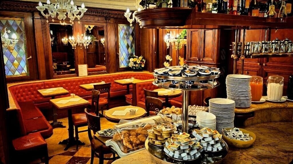 Отель Hotel Lux 3*