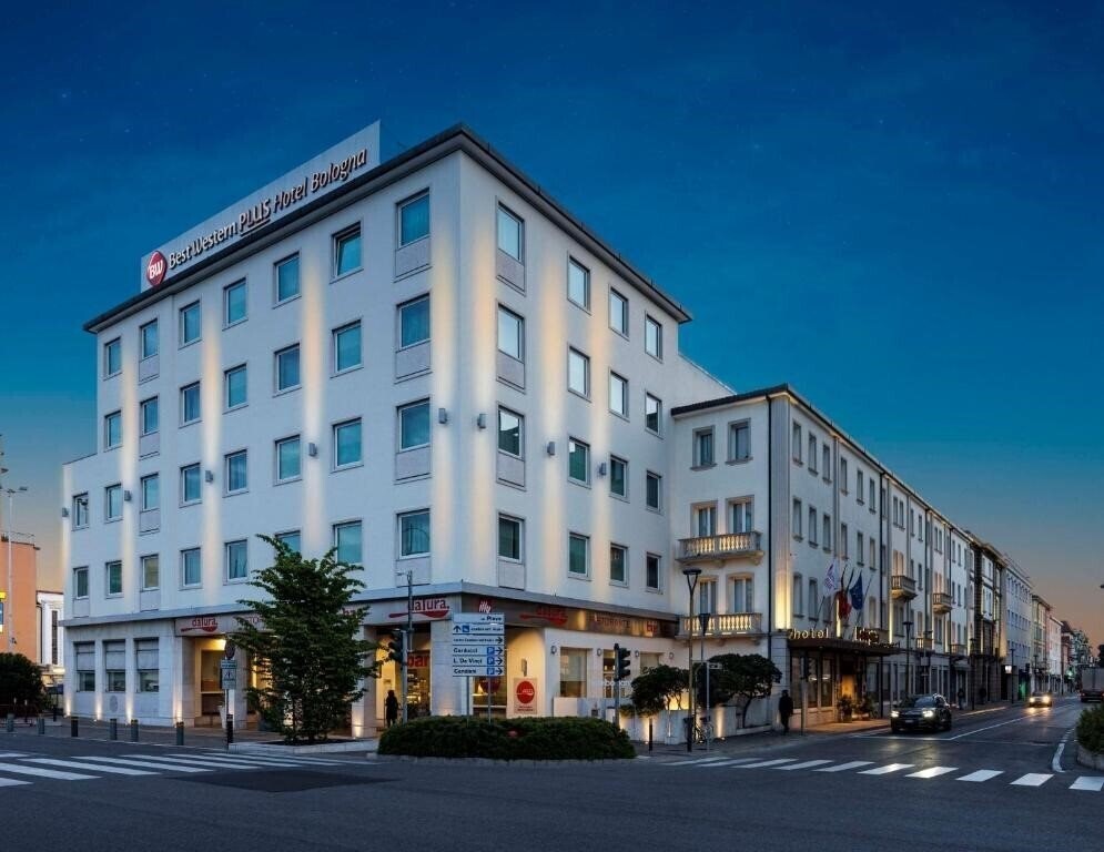 Отель Best Western Bologna 4*