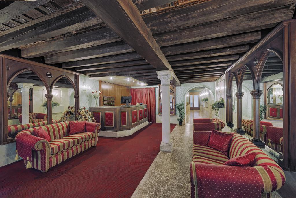 Готель Pausania 3*