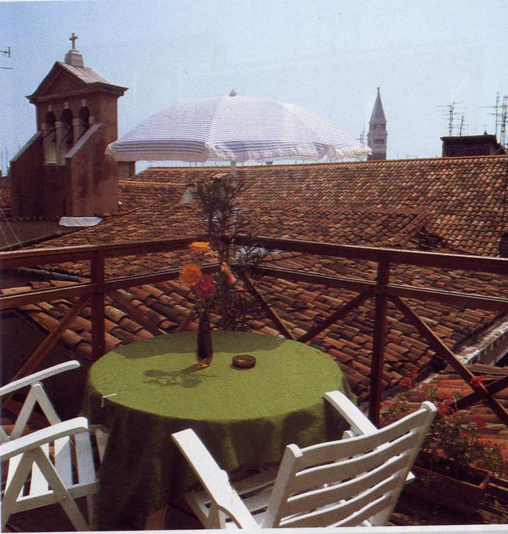 Фотографія Canada Hotel (Centre) 2*