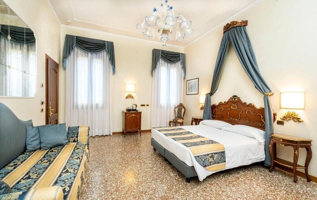 Отель Torino 3*