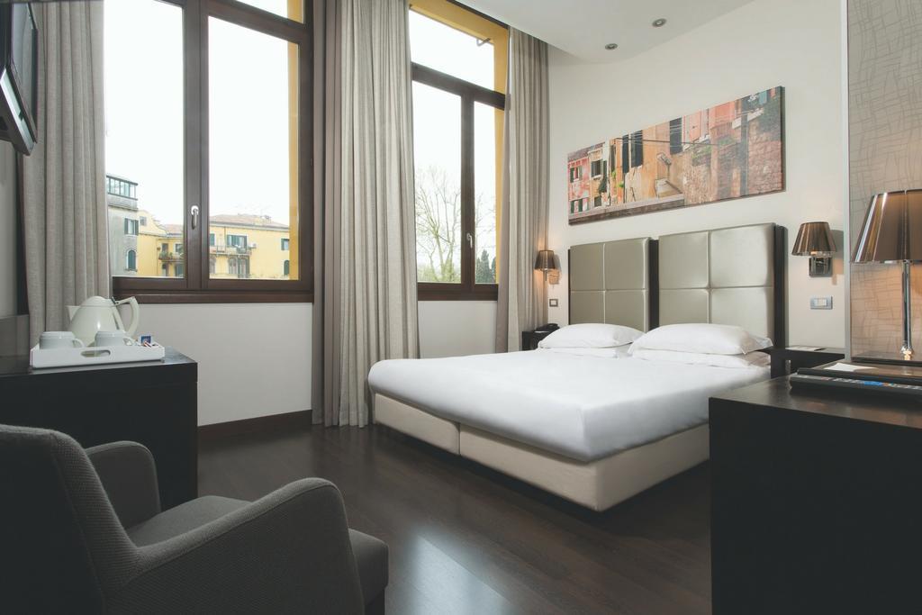 Готель Best Western Premier Sant Elena 4*