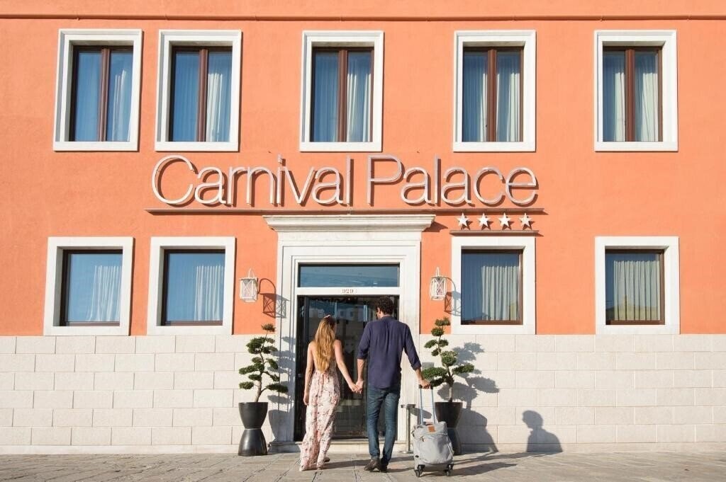 Готель Carnival Palace 4*