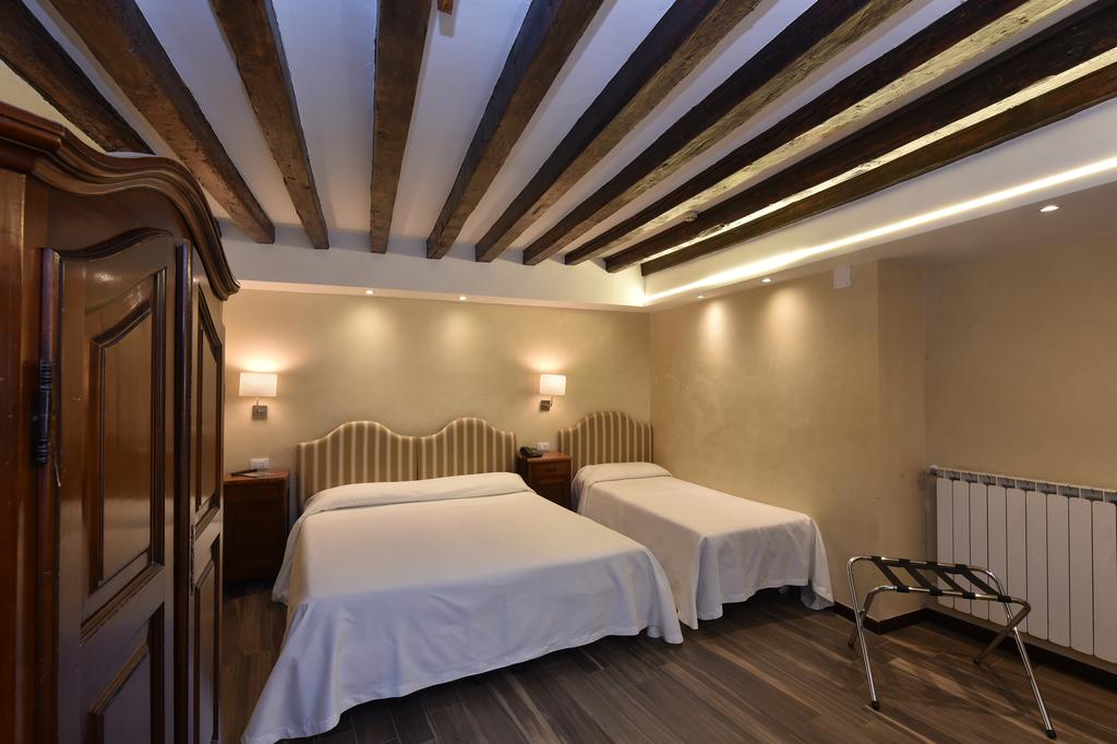 Отель Villa Rosa 2*