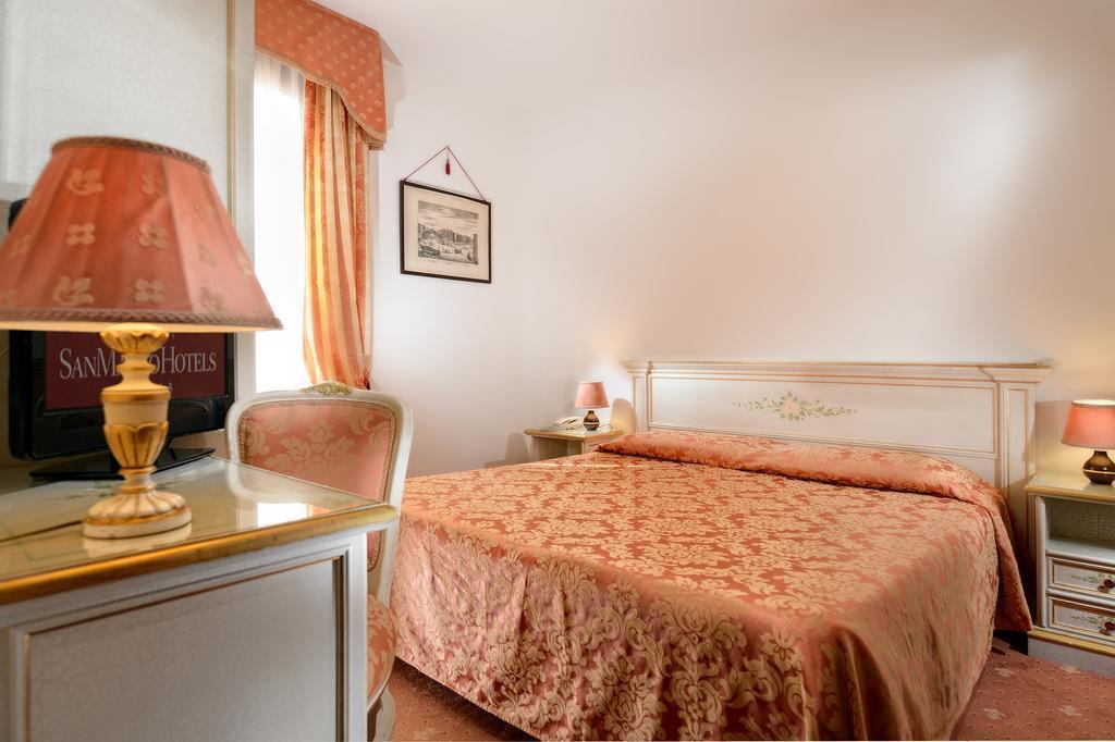 Фото Ambassador Tre Rose 3*