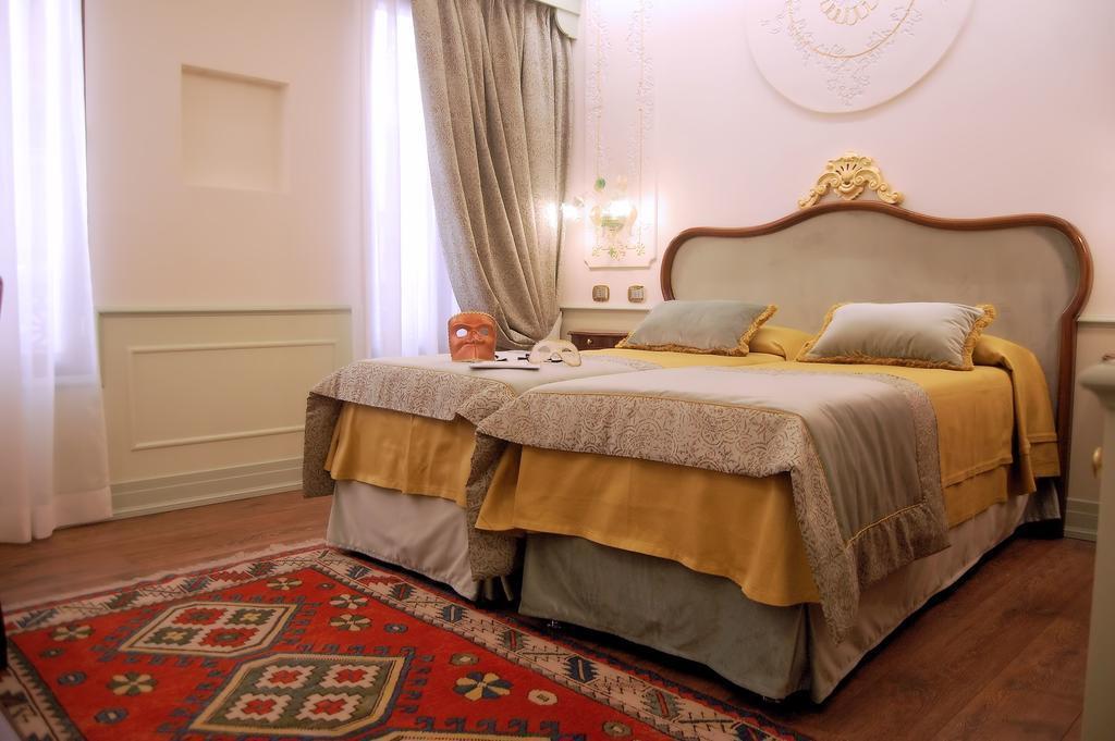 Отель Monaco & Grand Canal 4*