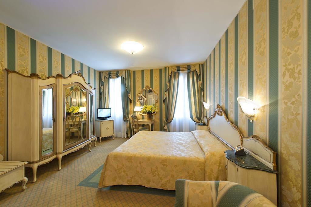 Готель Savoia & Jolanda 4*