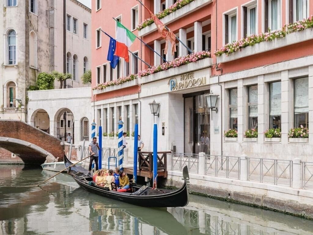 Отель Papadopoli Venezia - Mgallery Collection 4*