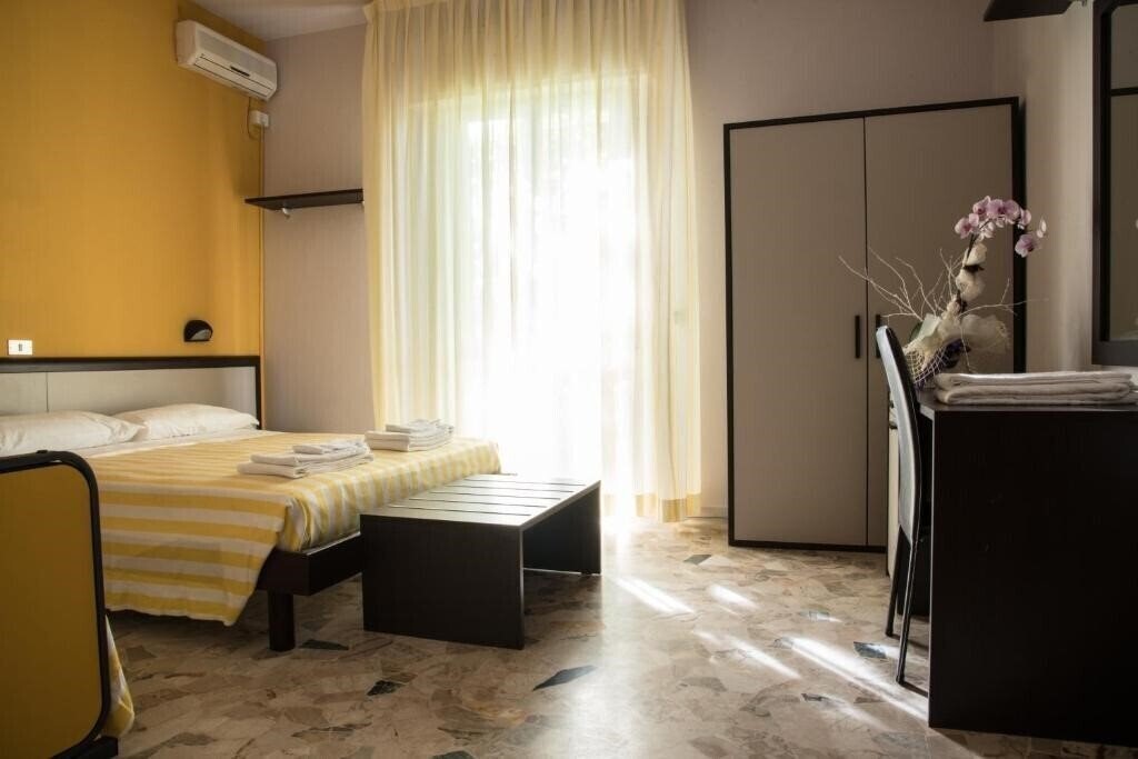 Готель Hotel Mirage 3*