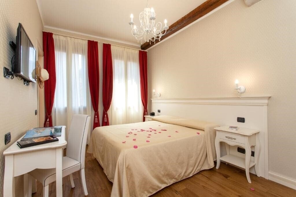Отель Charming Palace Santa Fosca Venice 3*
