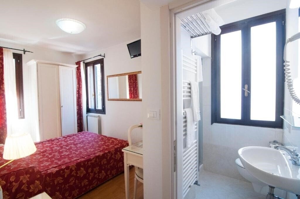 Фотографія Albergo Ai Tolentini 1*