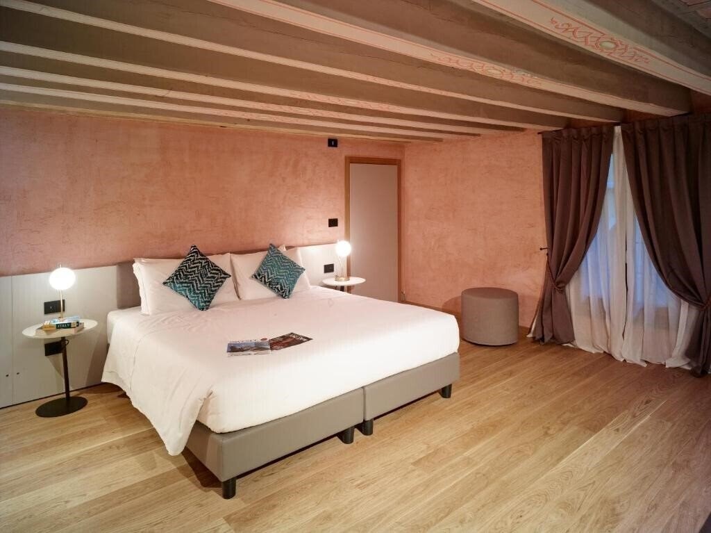 Фото Ca' Dei Proverbi Suites 3*