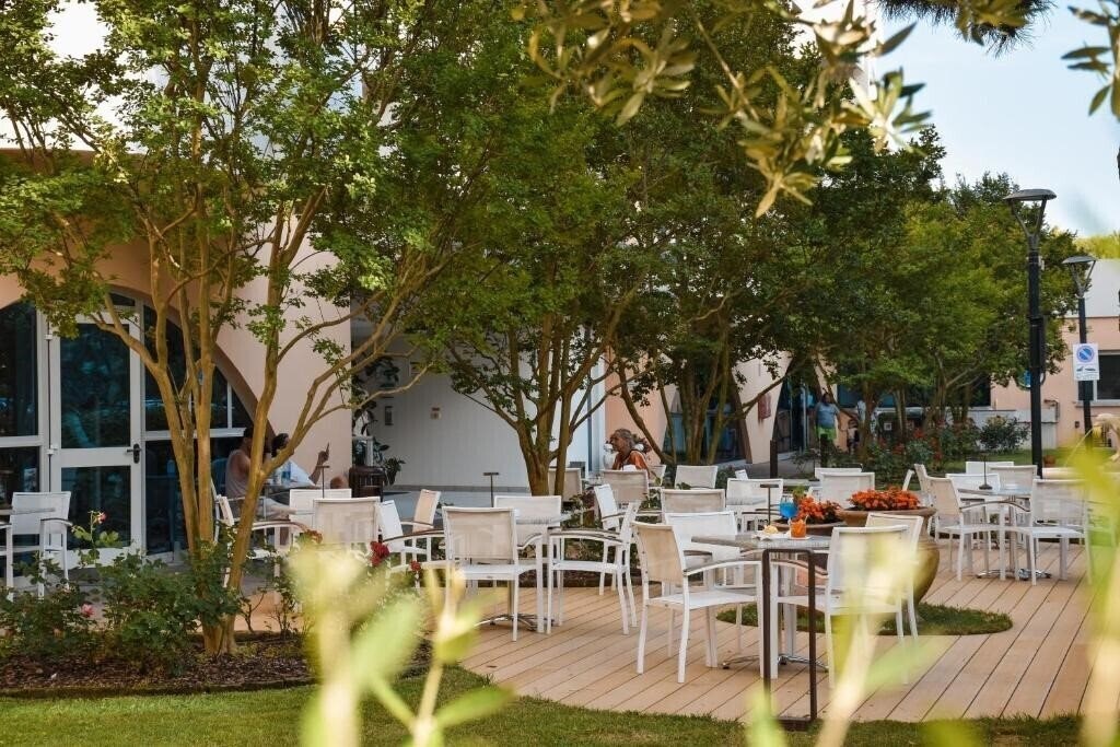 Фотография Aparthotel Holiday 4*