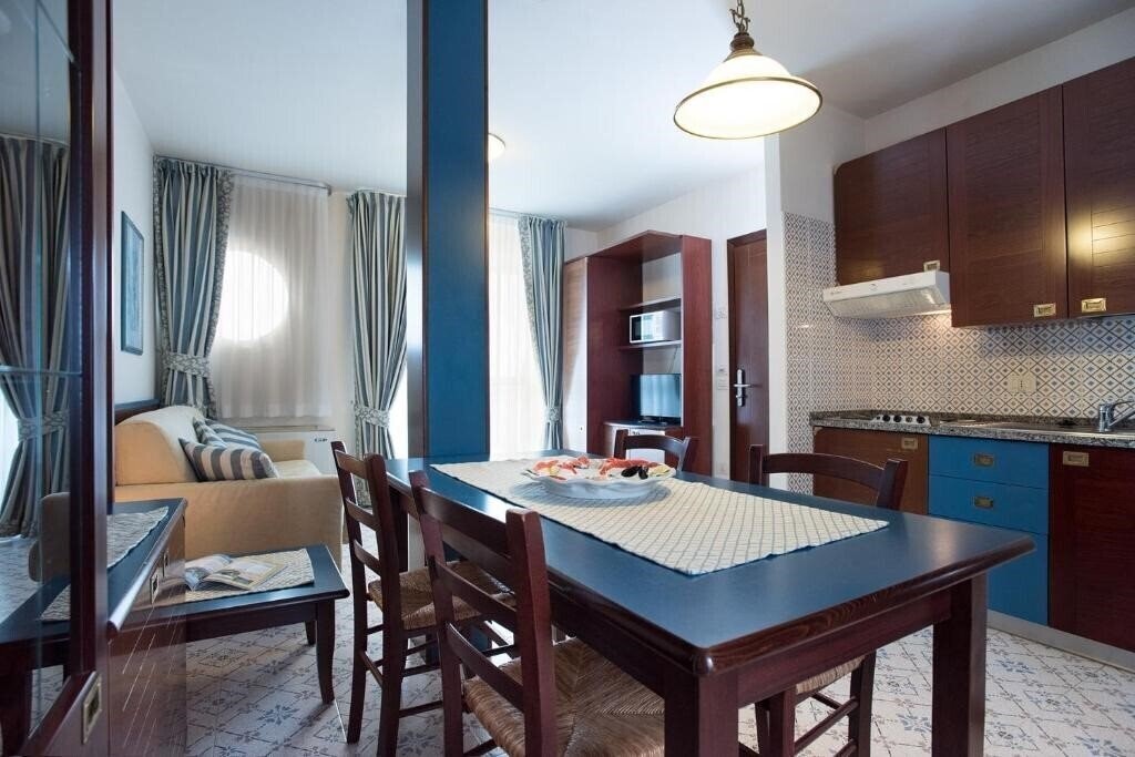 Изображение Aparthotel Holiday 4*