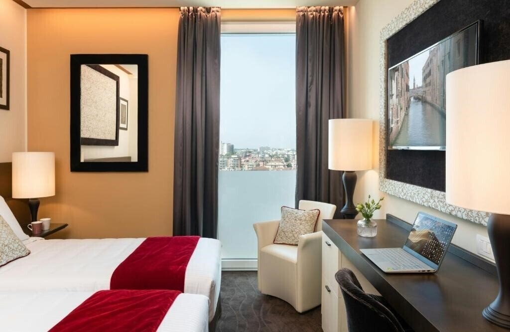 Готель Leonardo Royal Hotel Venice Mestre 4*