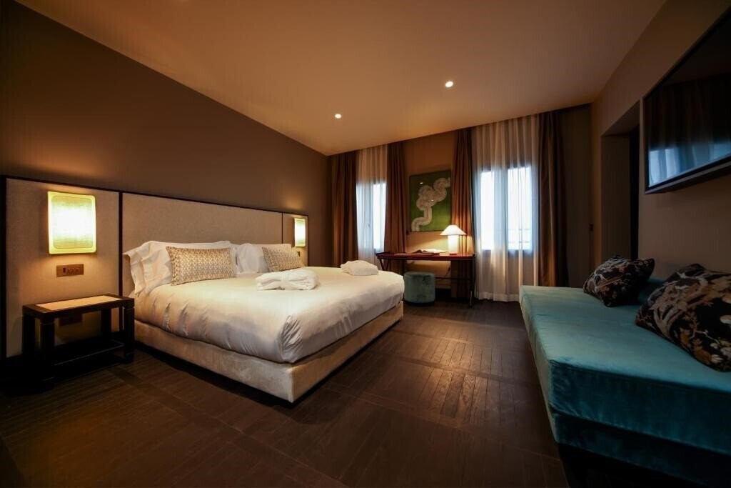 Фото U-Visionary Hotel 4*