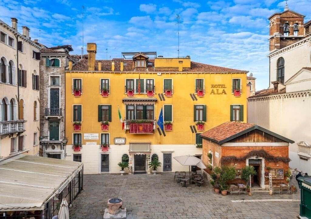 Готель Unahotels Ala Venezia 3*