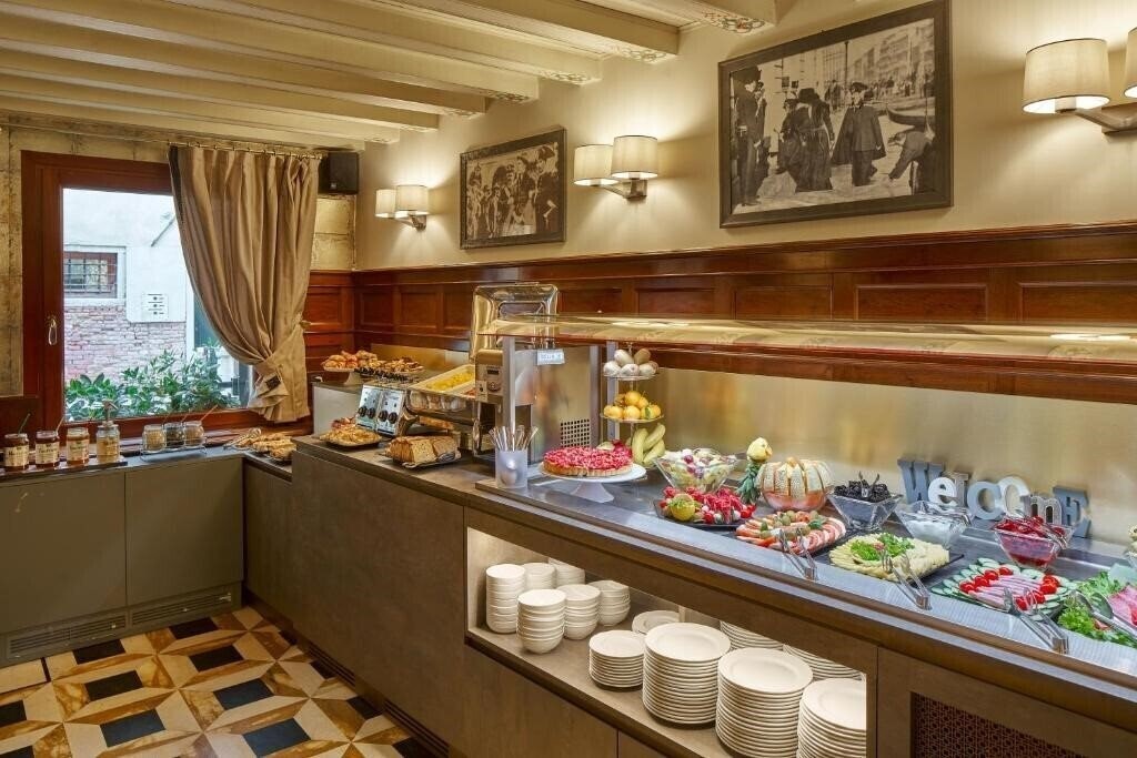 Фотографія Unahotels Ala Venezia 3*