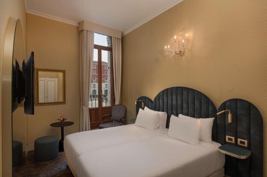 Картинка NH Venezia Santa Lucia 4*