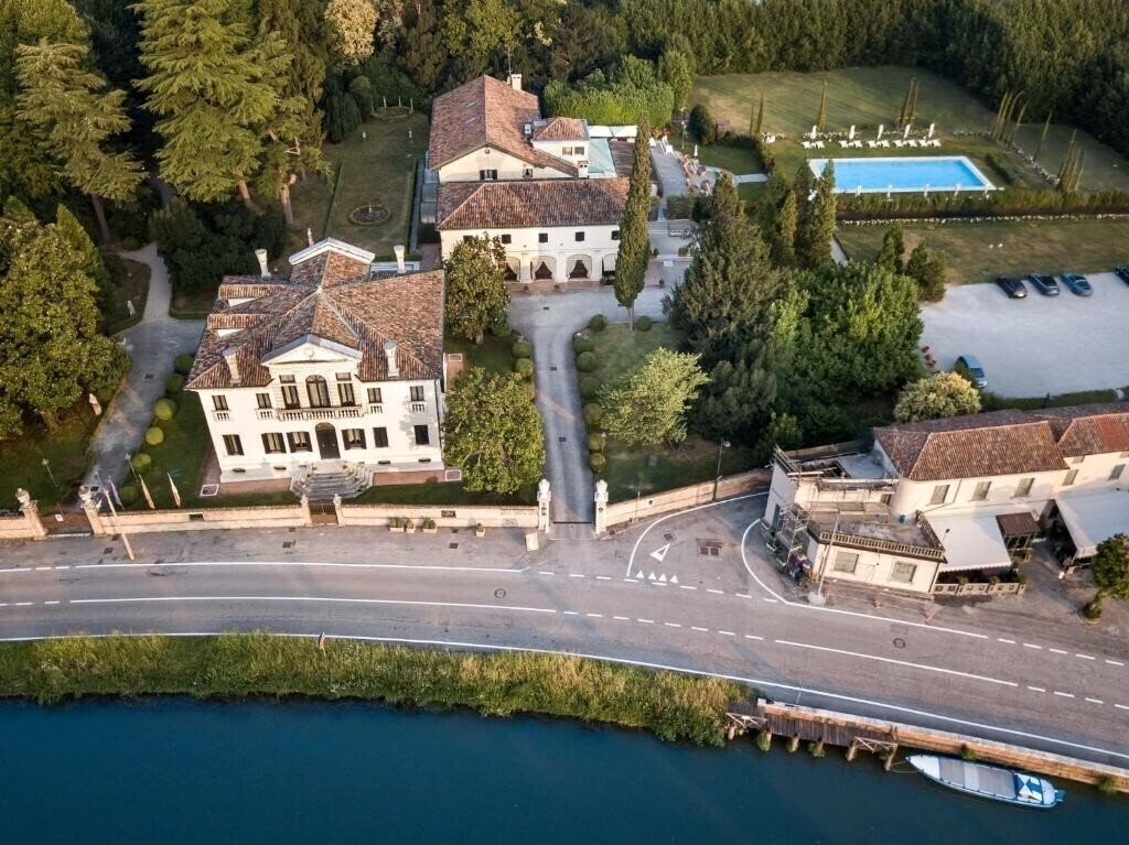 Готель Villa Franceschi Hotel & Resort (Mira) 5*