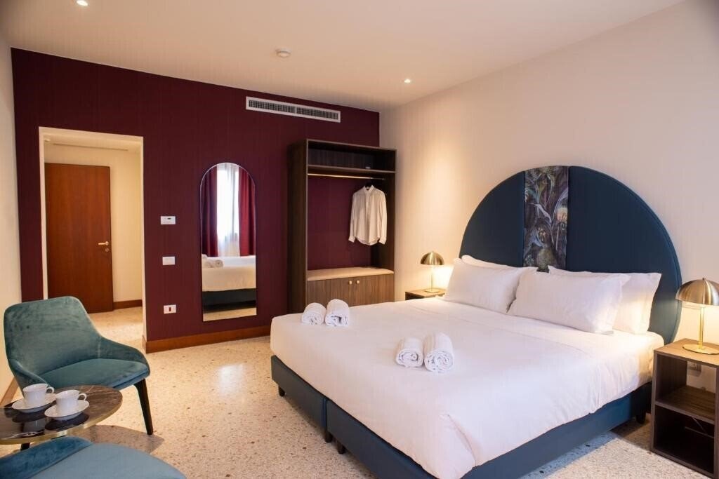 Отель Ca' Fortuny 4*
