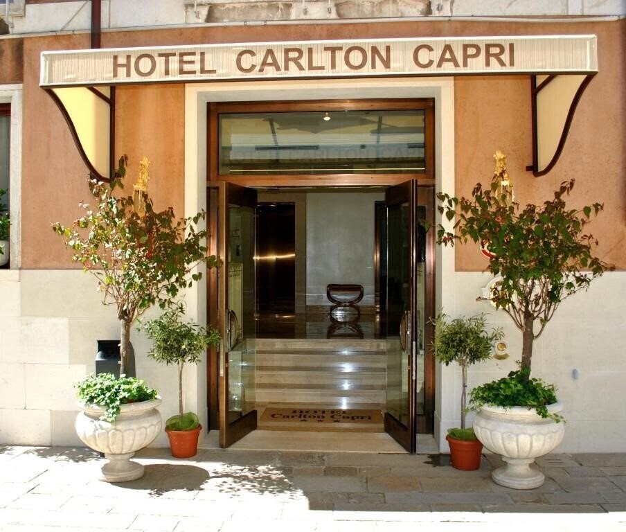 Готель Carlton Capri 3*