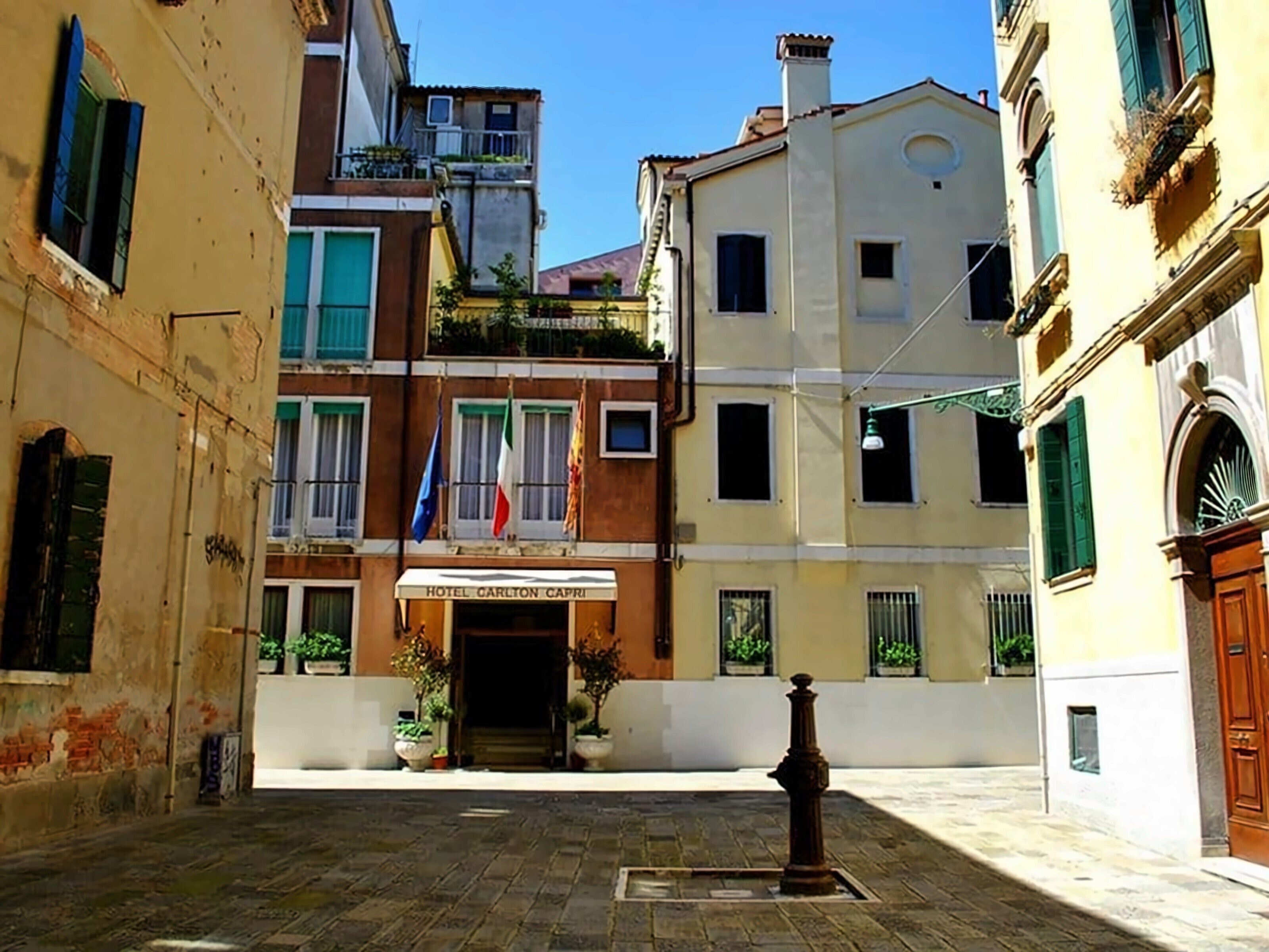 Готель Carlton Capri 3*